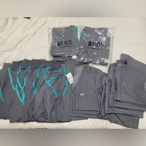 FIGS Graphite Women’s Scrubs